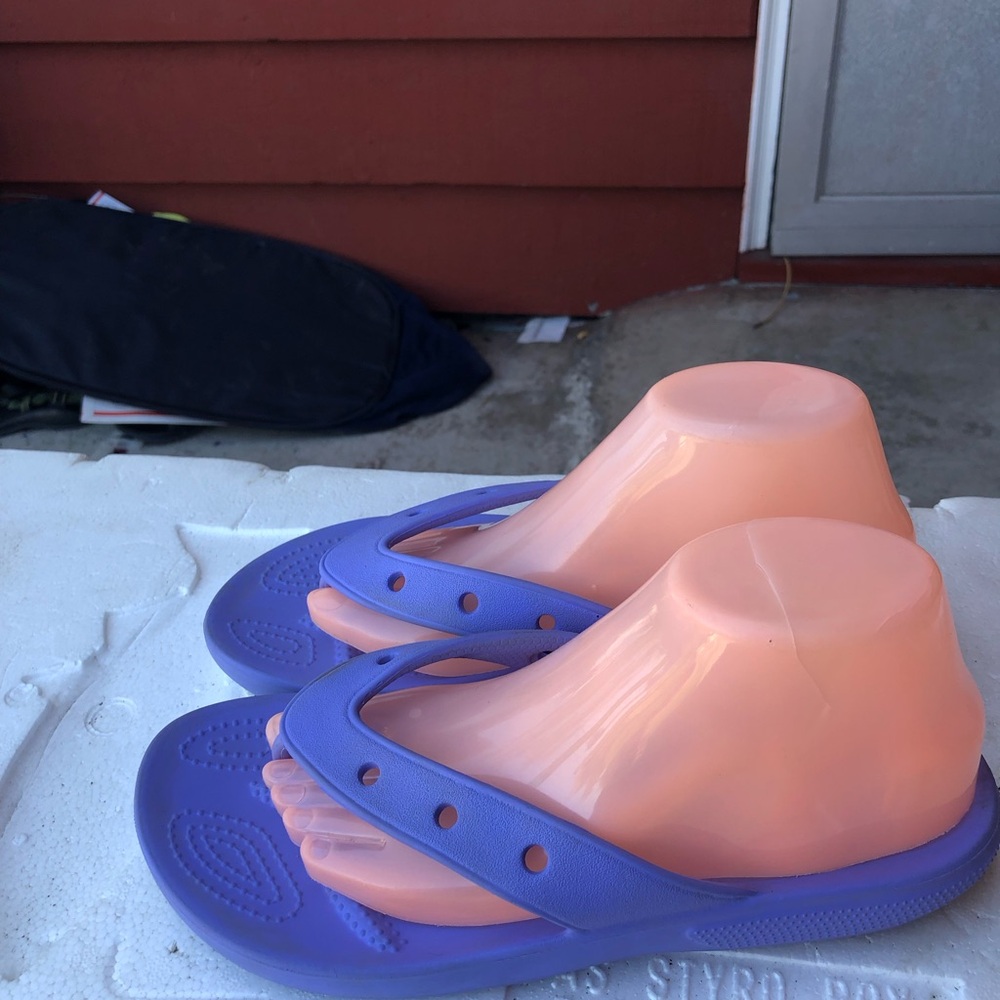 Crocs Classic Women’s Flip Flops Solid Digital Violet Size W9 - Picture 10 of 16